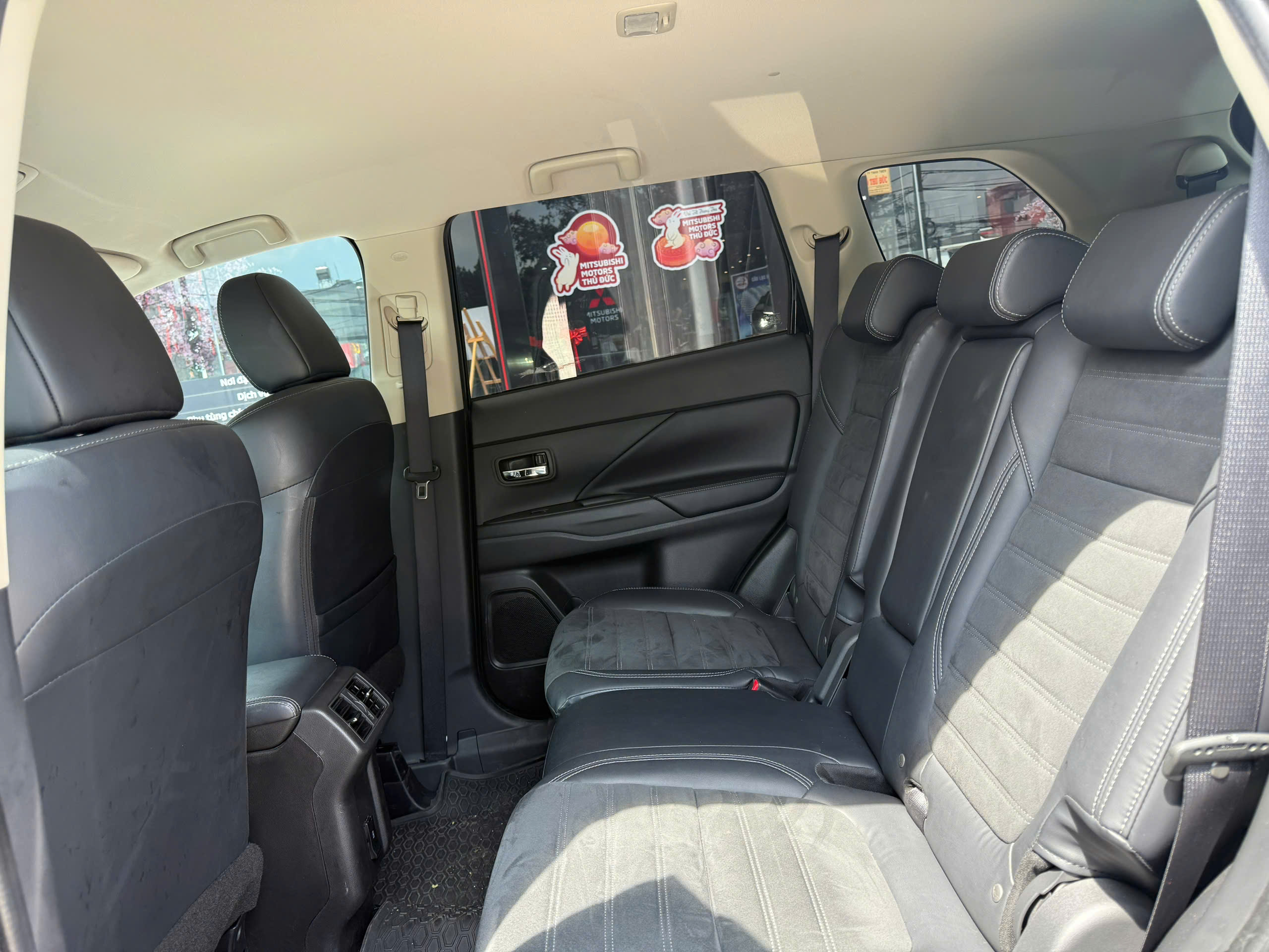 z7085560389119_6c9d8ab6ea2610367ea440f2d8baa6a1